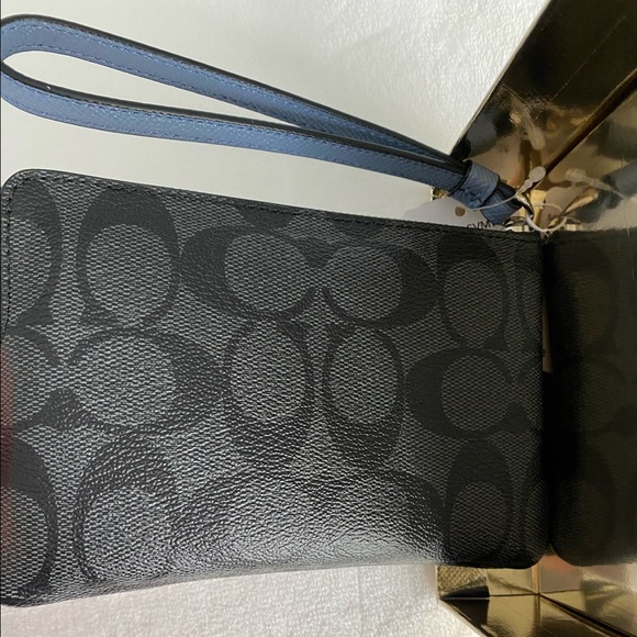 Coach Accesories/  Small Wristlet with Side Pocket 4”x6” - Picture 11 of 14